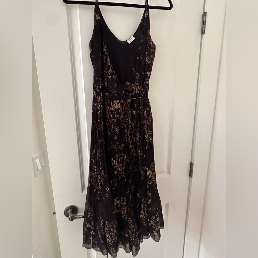 Elegant Black and Gold Maxi Dress - Picture 1 of 4
